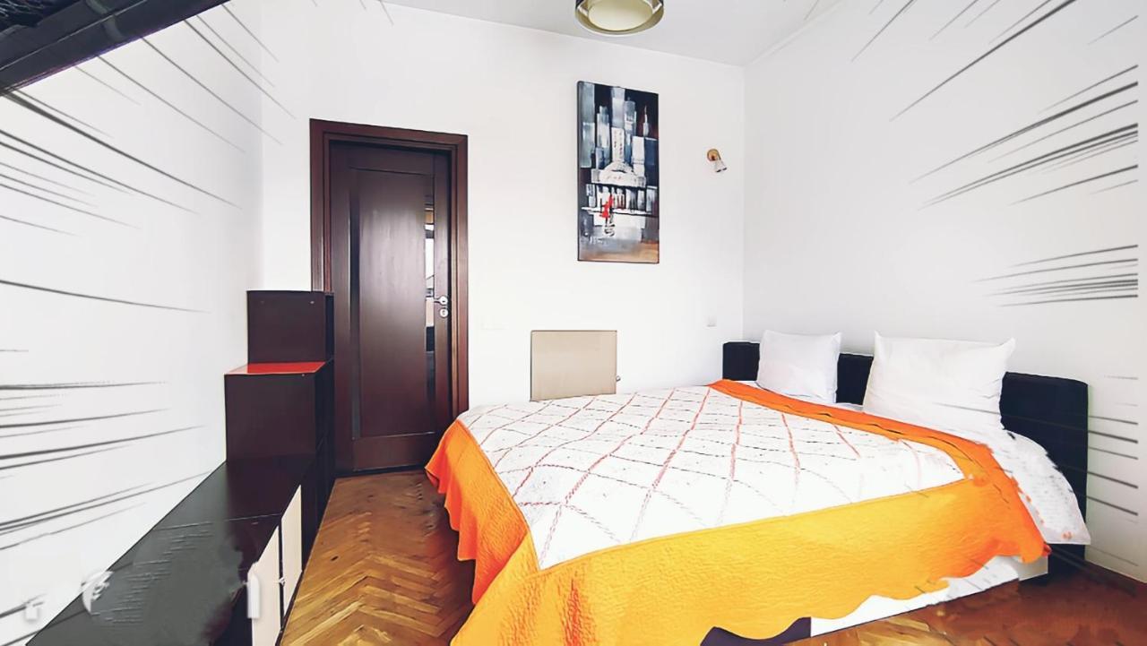 Апартаменти В Центрі На Галицький Для Чотирьох Lviv Dış mekan fotoğraf